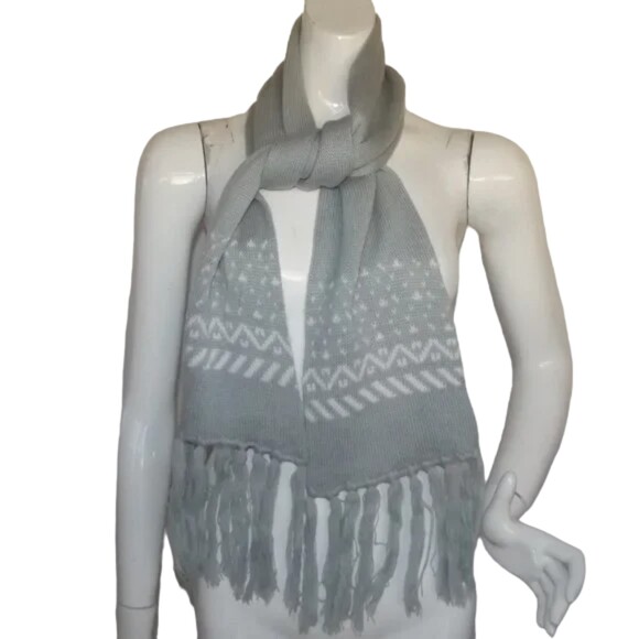 Knit Scarf, 7 x 55.5, Grey, White Pattern, Fringe ends, Acrylic, Mid weight - Picture 3 of 8